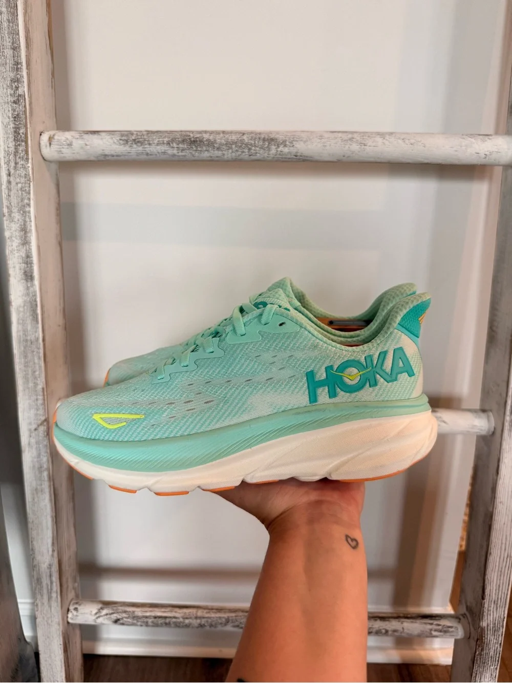 Hoka Clifton 9 Running Shoes Women's Size 8.5 Seafoam / Aqua Breeze Worn Once